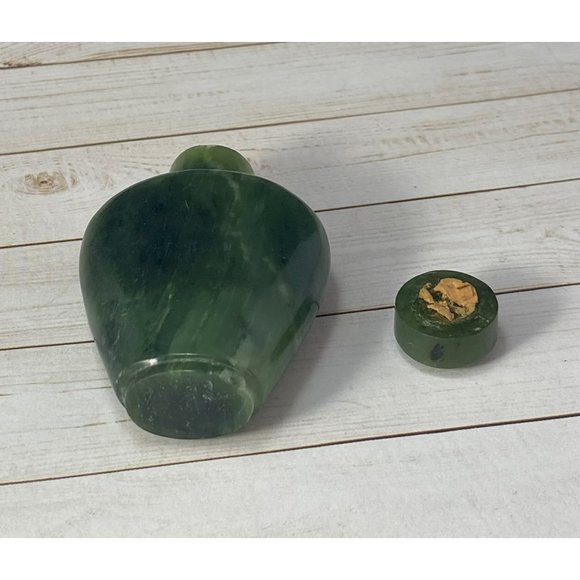 19th Century Chinese Spinach Green Jade Snuff Bottle Tapered Spade Form - Picture 10 of 10